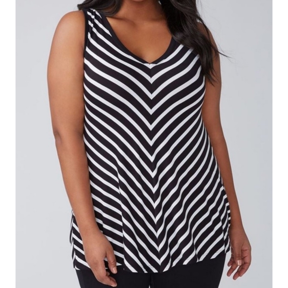 Lane Bryant Vneck Chevron Tank top Black & White Size 18/20